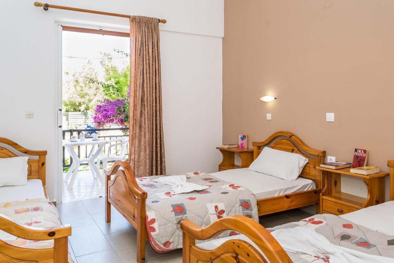 Costas Hotel Kalamákion Buitenkant foto