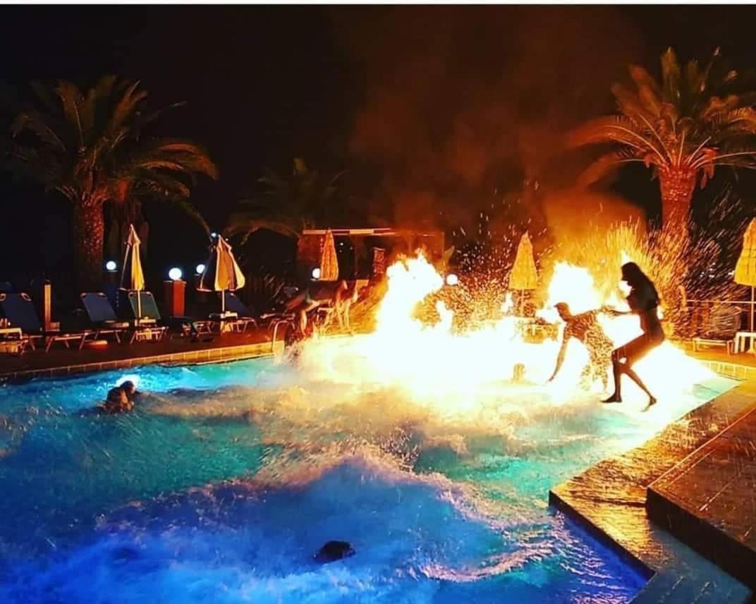 Costas Hotel Kalamákion Buitenkant foto